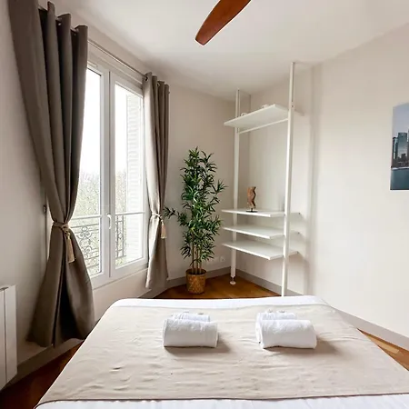 - Premium For 5 Paris