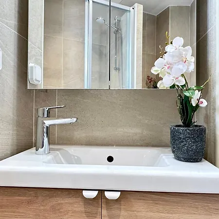 - Premium For 5 Paris