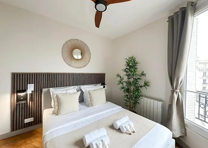 - Premium For 5 París