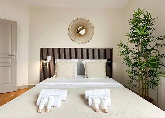 - Premium For 5 Apartamento París